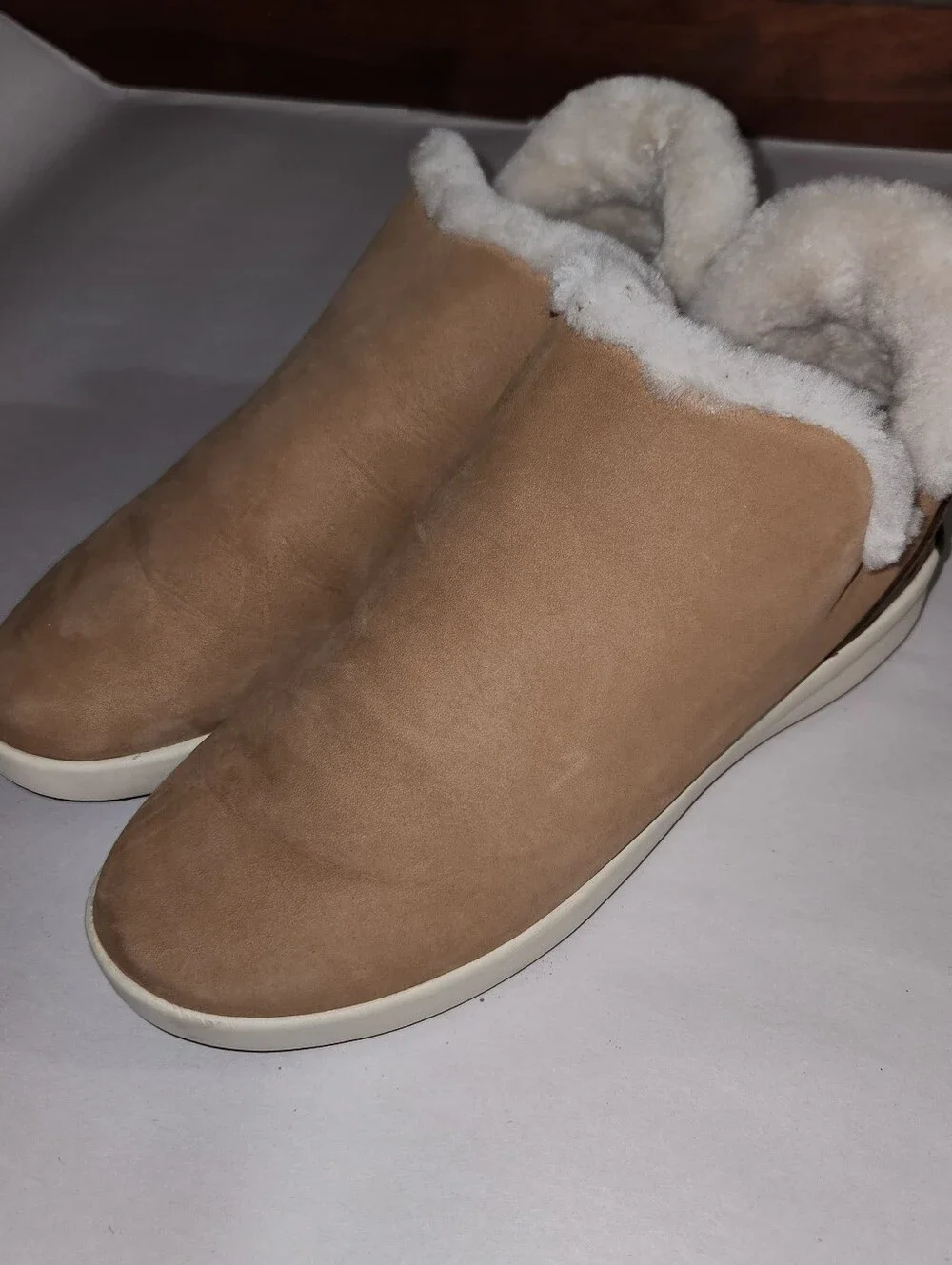 OluKai Malua Hulu Genuine Shearling Tan/Tapa Nubuck Leather Sneaker Women US 7